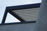 Waarom de lamellenpergola de vaste overkapping vervangt