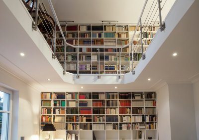Waarom de bibliotheekwand de woonkamer overneemt