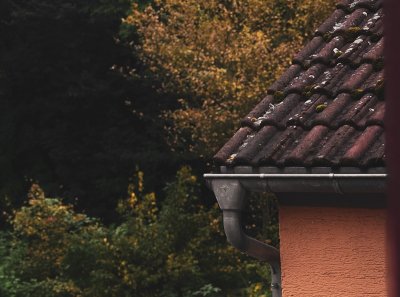 Doe dit voordat de eerste herfststorm je dak test