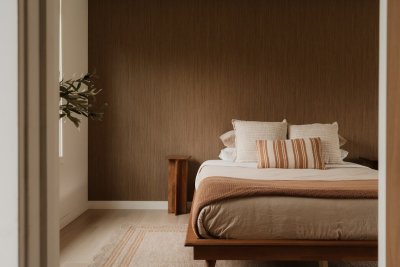 Kalkverf verdringt de gladde muur in je woonkamer