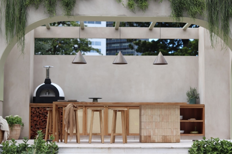 Zo maak je een buitenkeuken die het hele seizoen meegaat