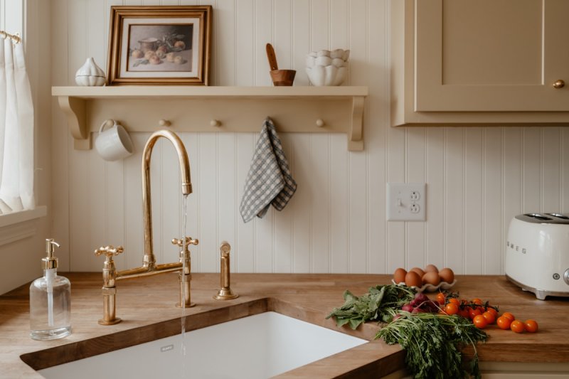 Messing en brons nemen het interieur over van chroom